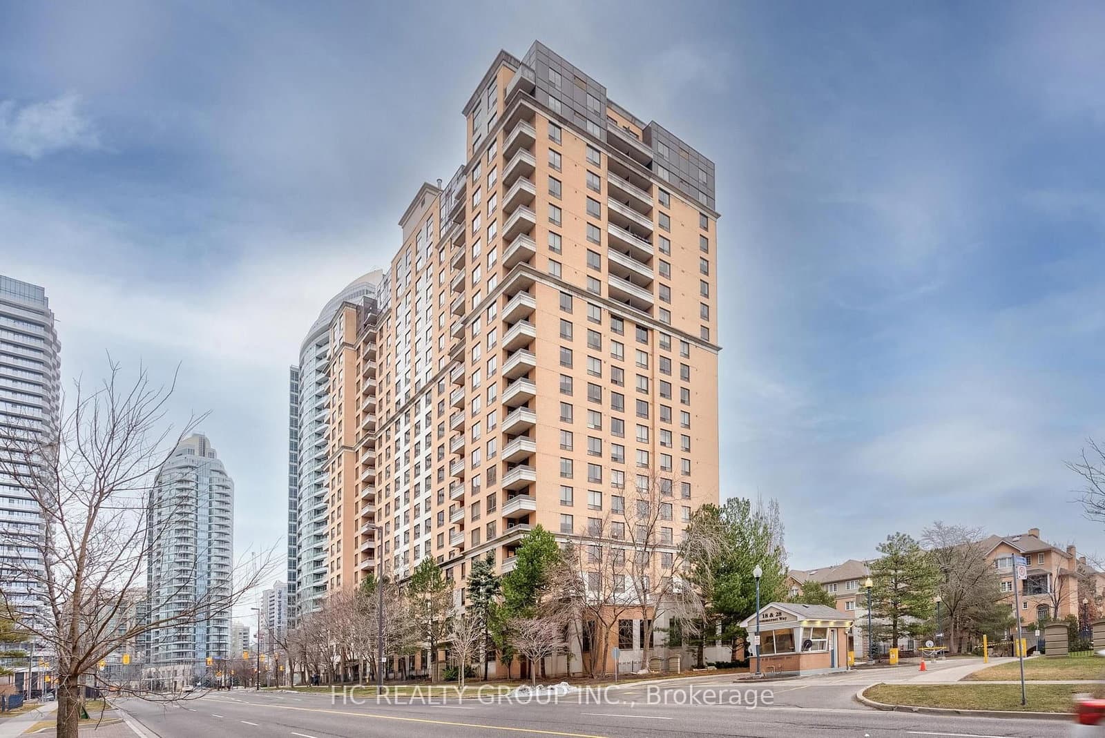 #1008 - 18 Sommerset Way