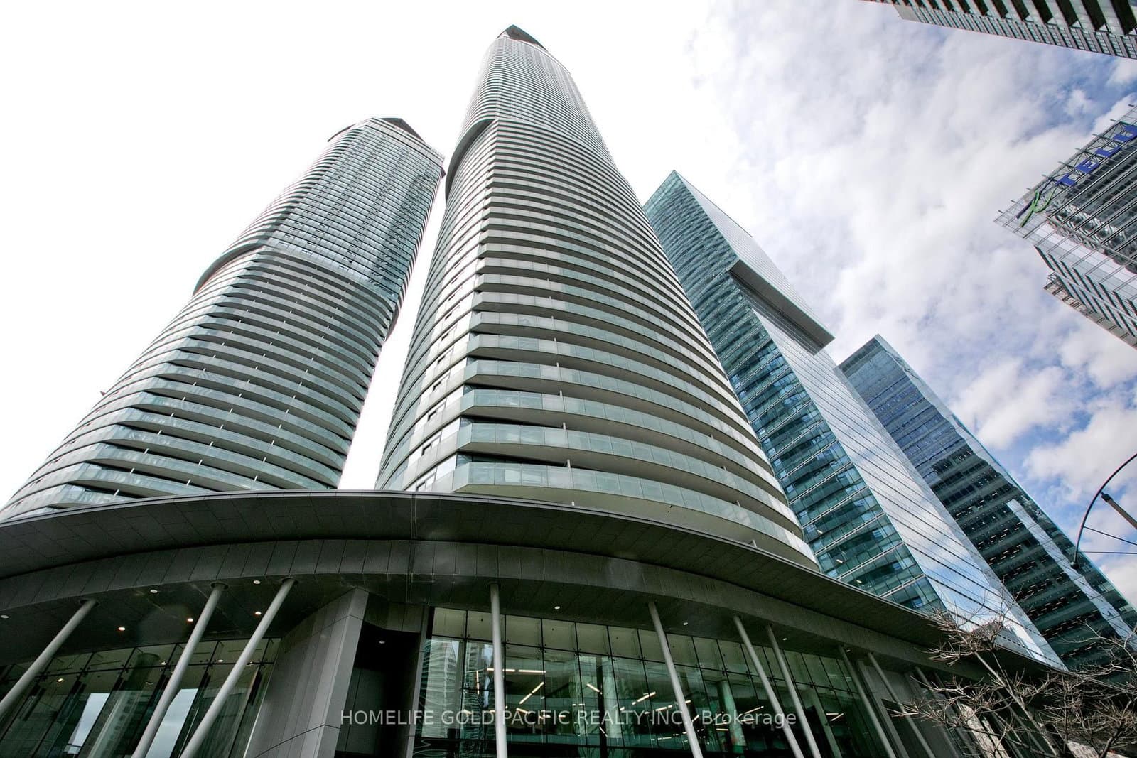 #802 - 14 York Street