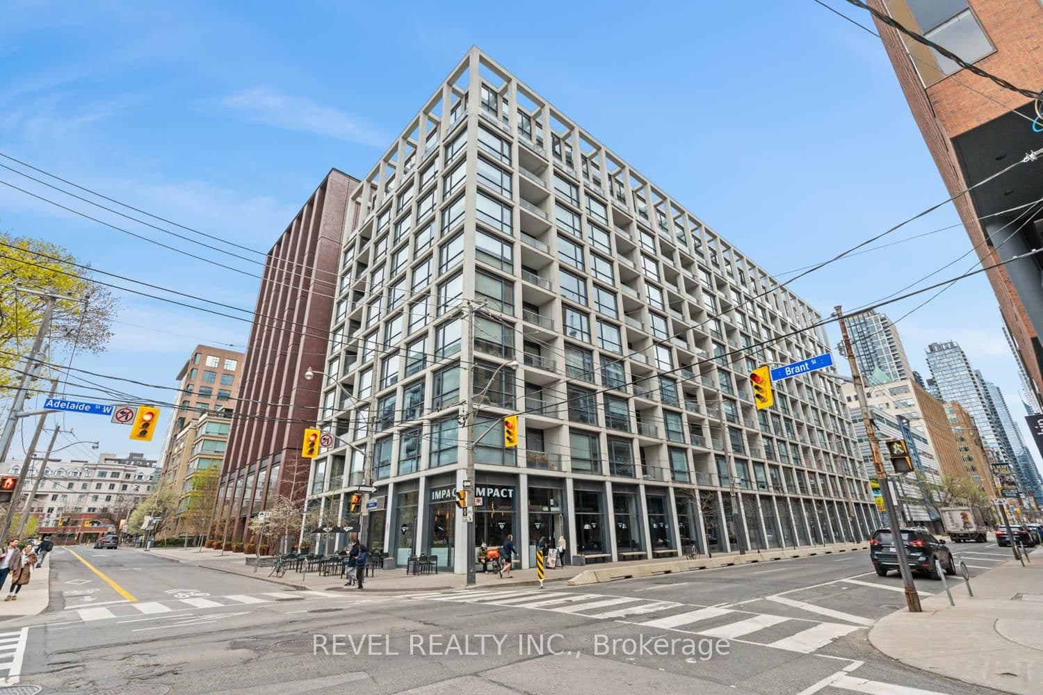 #Ph20 - 39 Brant Street