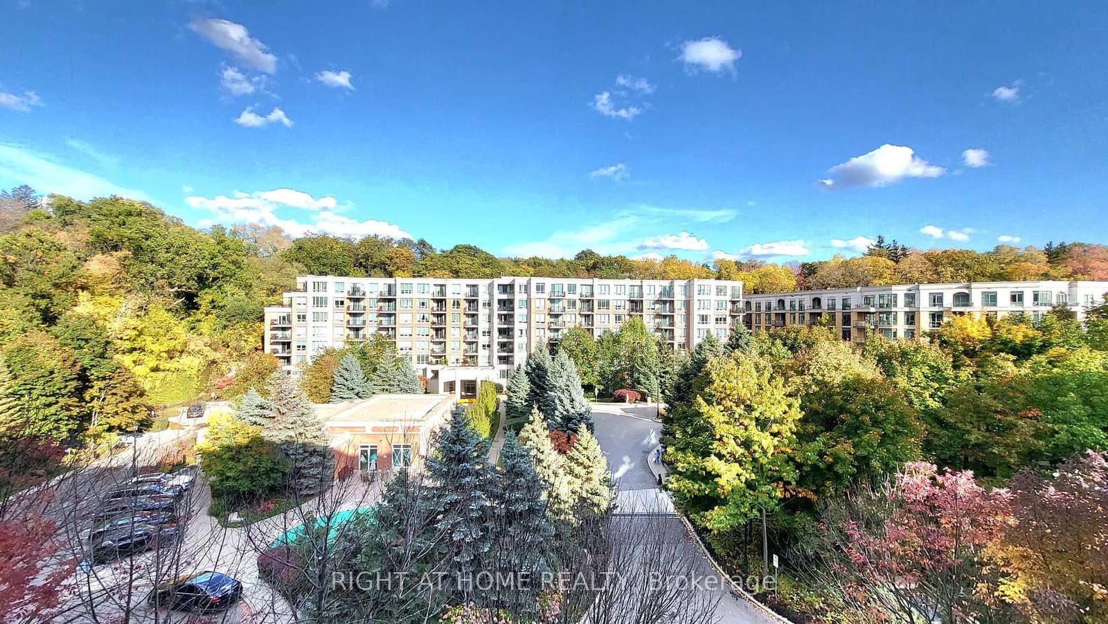 #704 - 28 WILLIAM CARSON Crescent