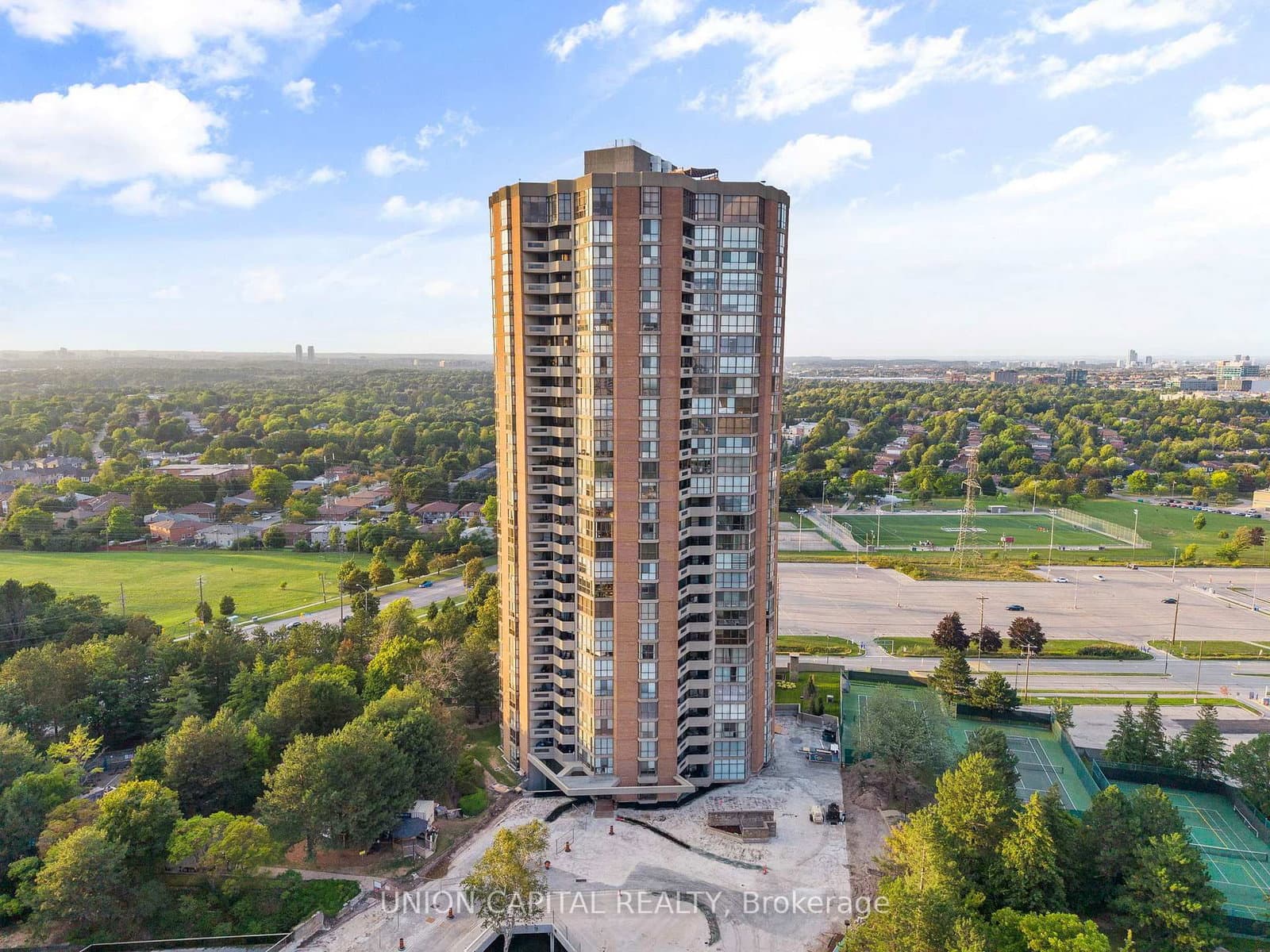 #2405 - 85 Skymark Drive