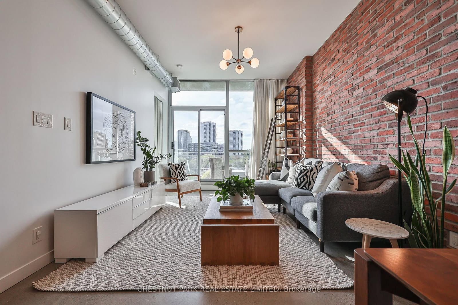 #810 - 510 King Street E