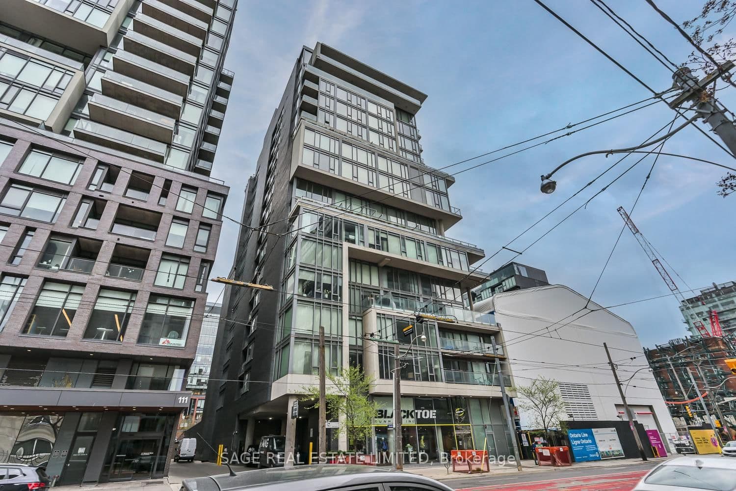 #914 - 95 Bathurst Street
