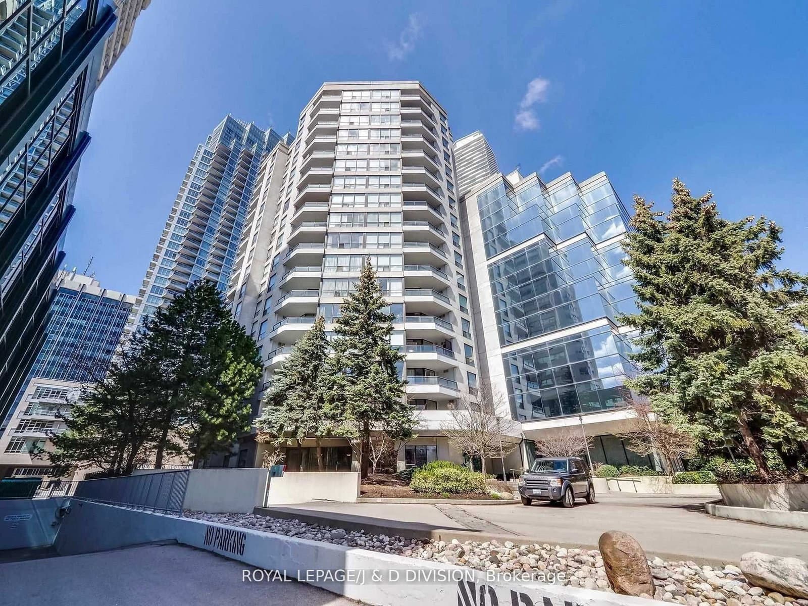 #1506 - 30 Holly Street