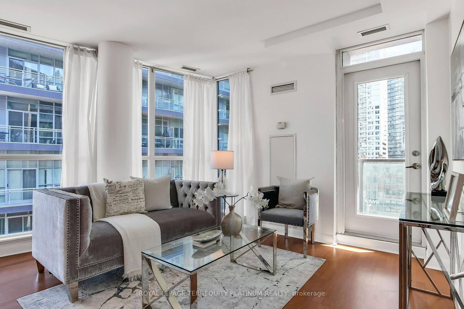 #727 - 600 Fleet Street