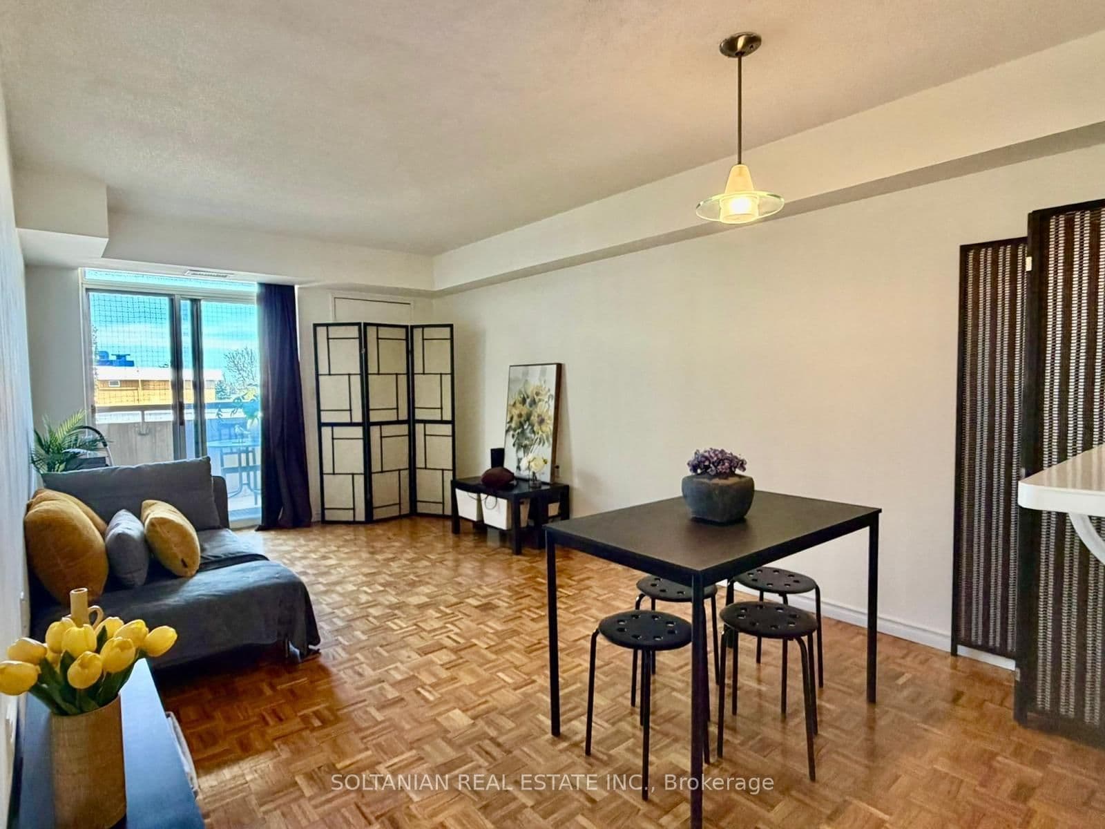 #402 - 555 Wilson Hts Boulevard