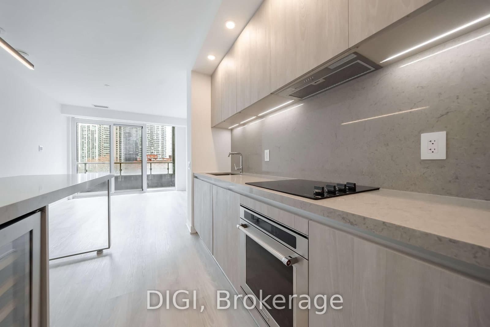 57 Spadina Avenue, Unit 504