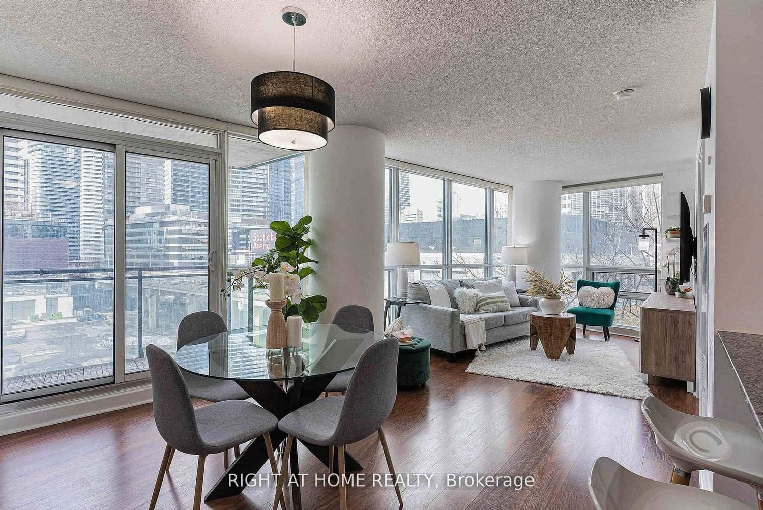 #603 - 33 Bay Street