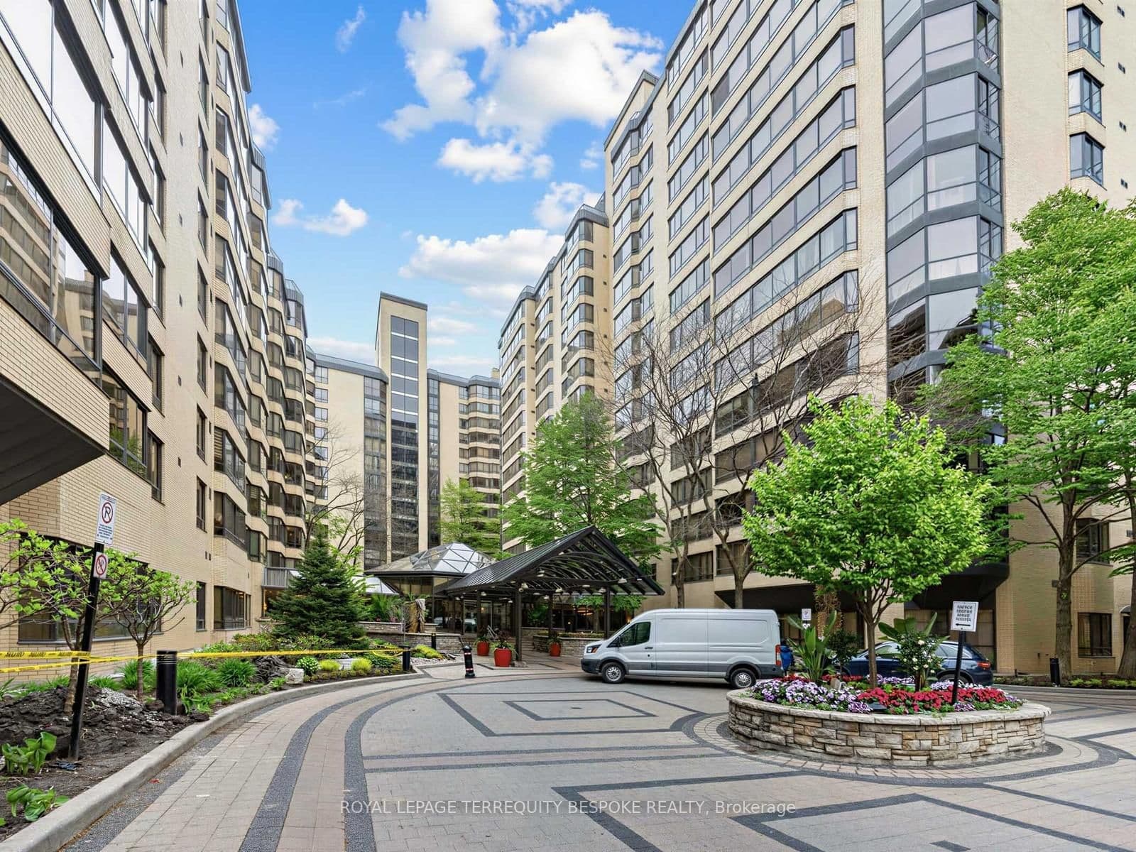 #406 - 211 St Patrick Street