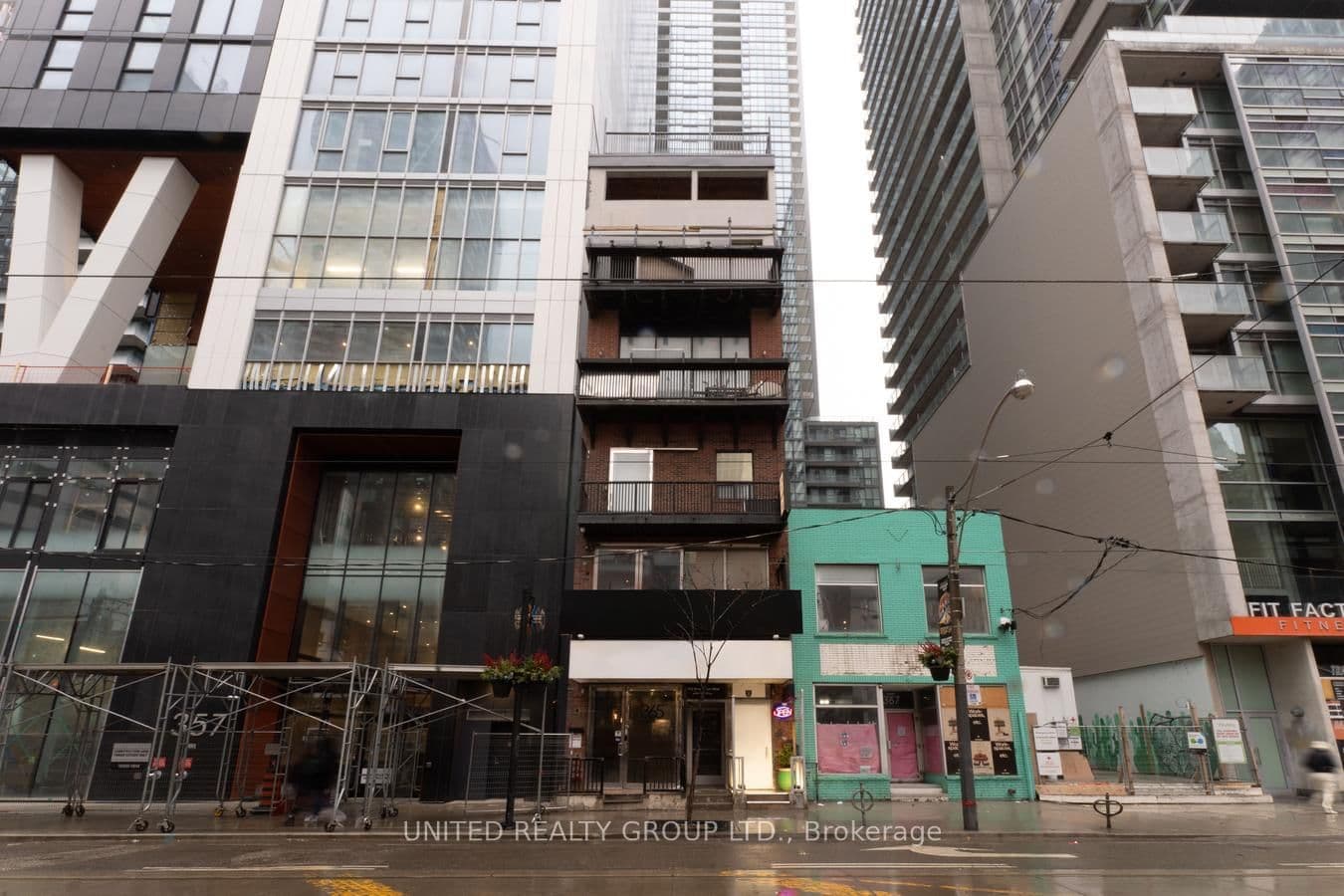 365 King Street W