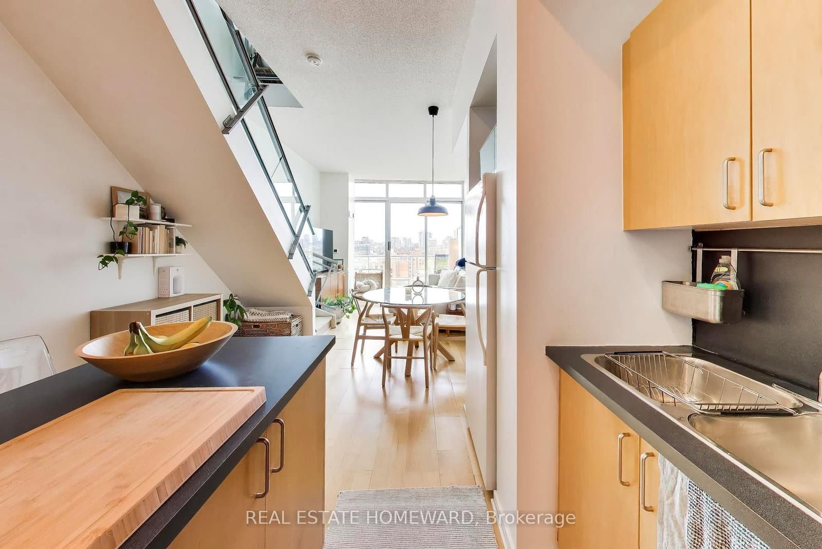 #1115 - 388 Richmond Street W