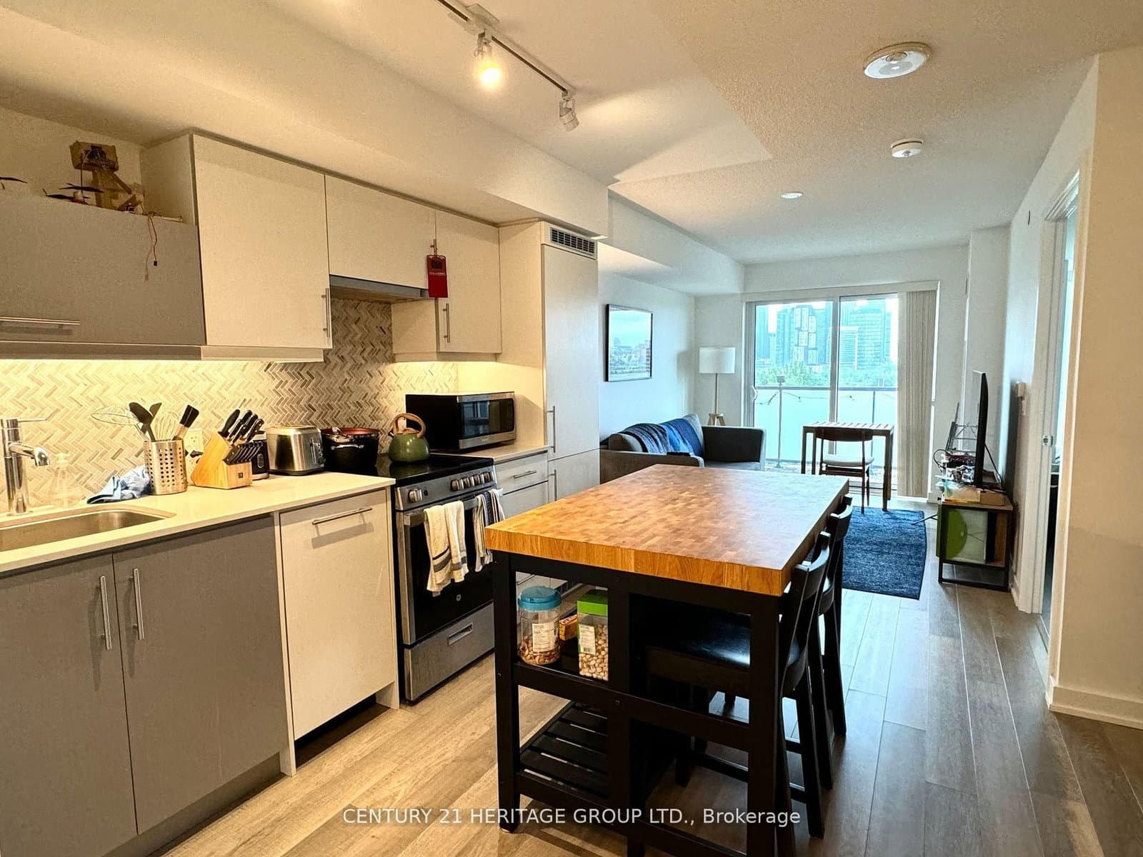 #602 - 181 Huron Street
