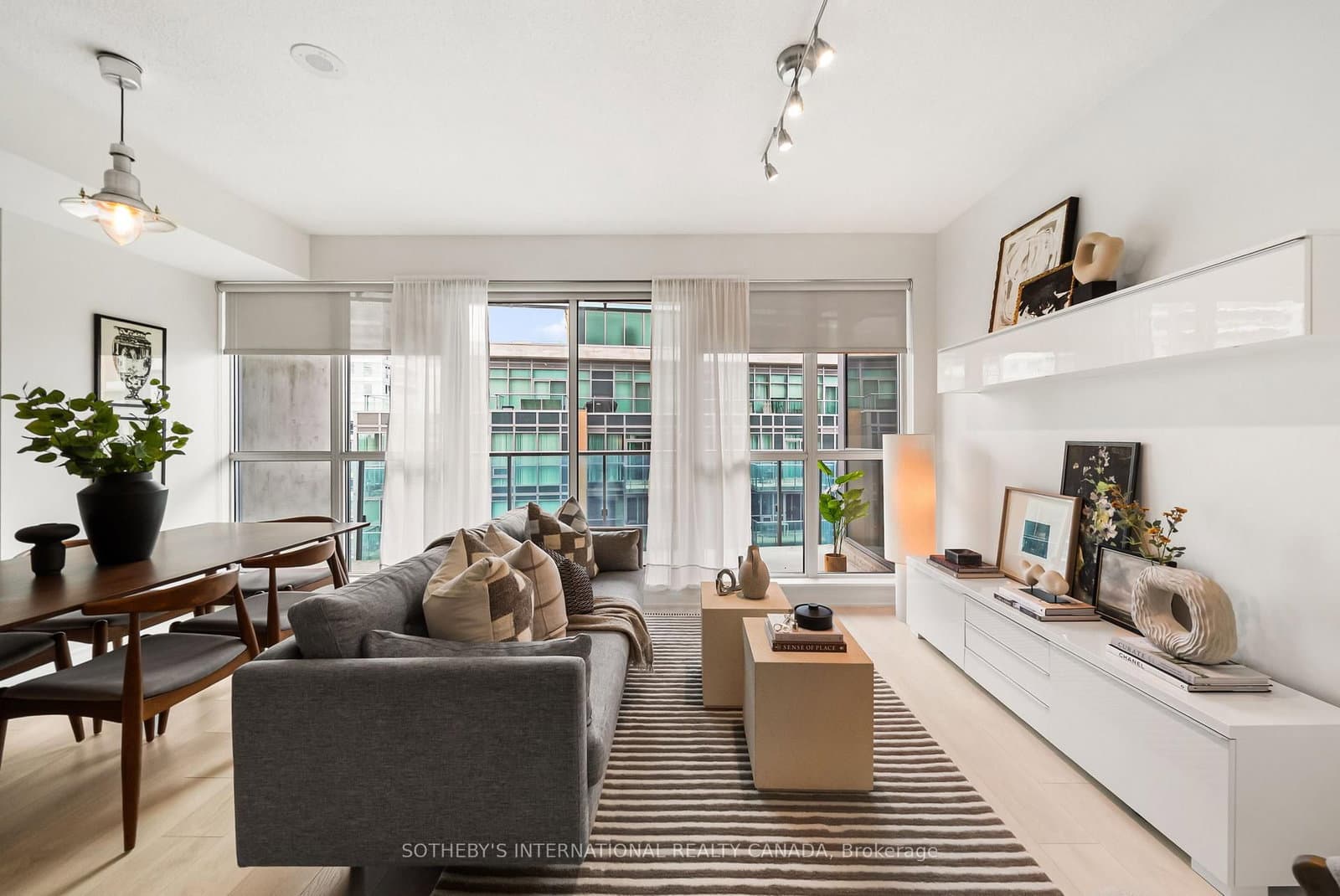 #1405 - 150 East Liberty Street
