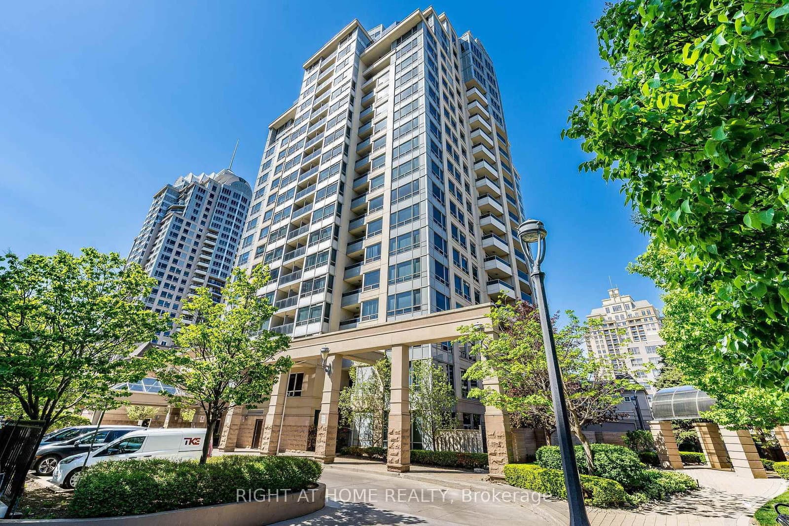 #512 - 2 Rean Drive
