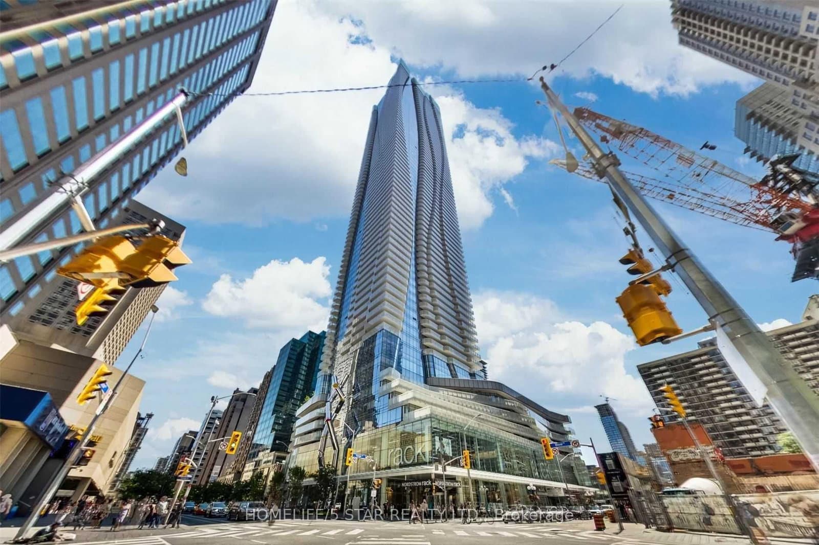 #4407 - 1 BLOOR Street E