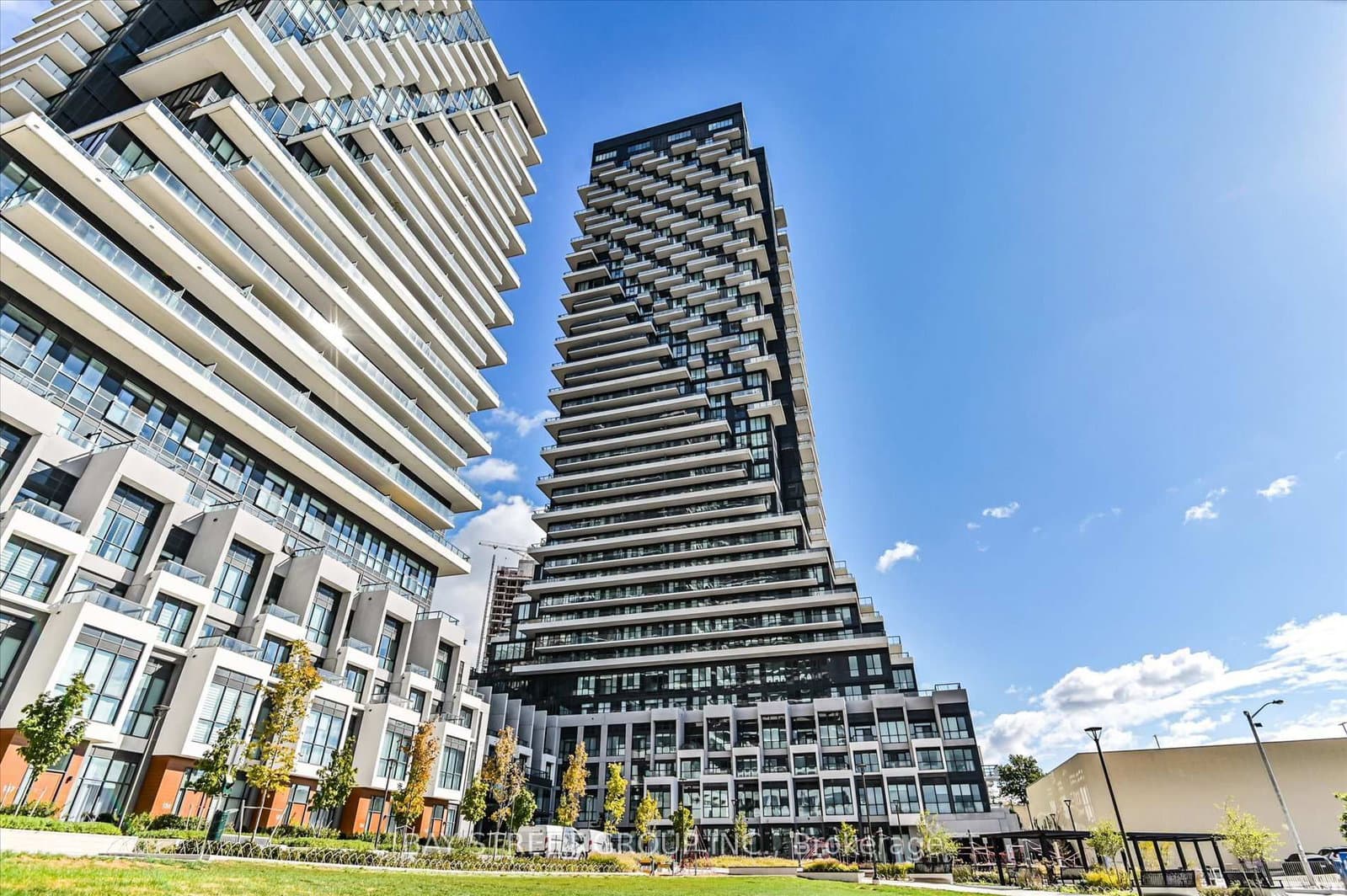 30 Inn On The Park Drive, Unit 2707