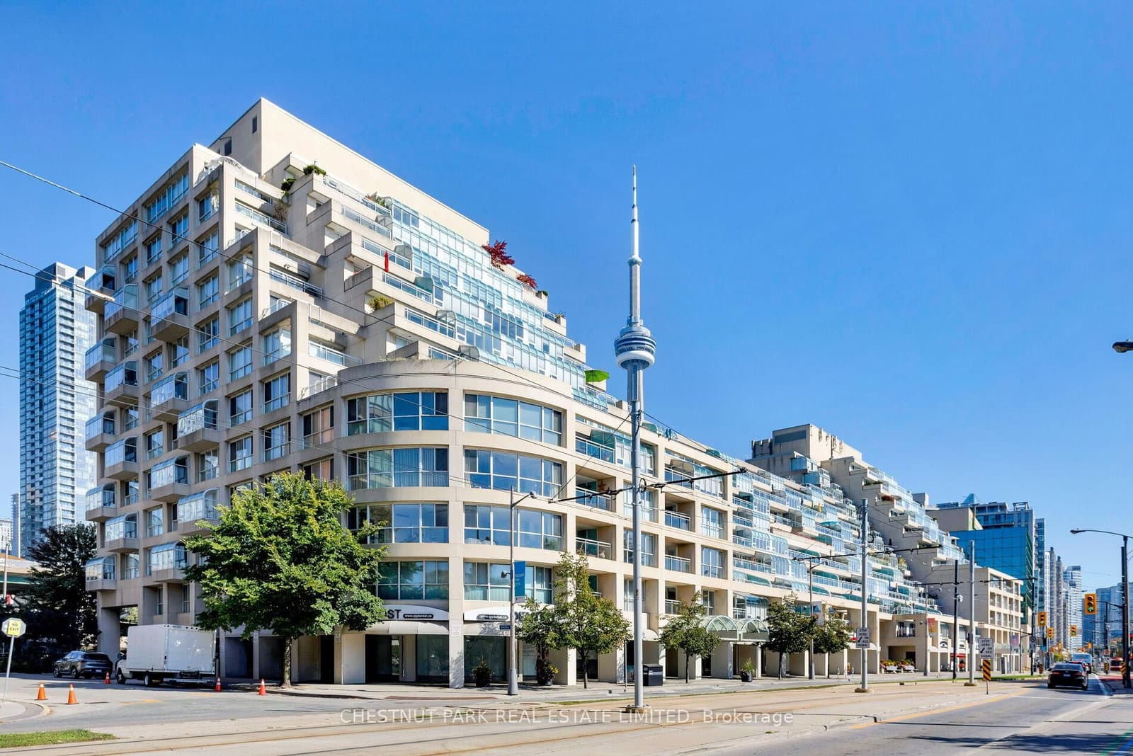 #605E - 460 Queens Quay W
