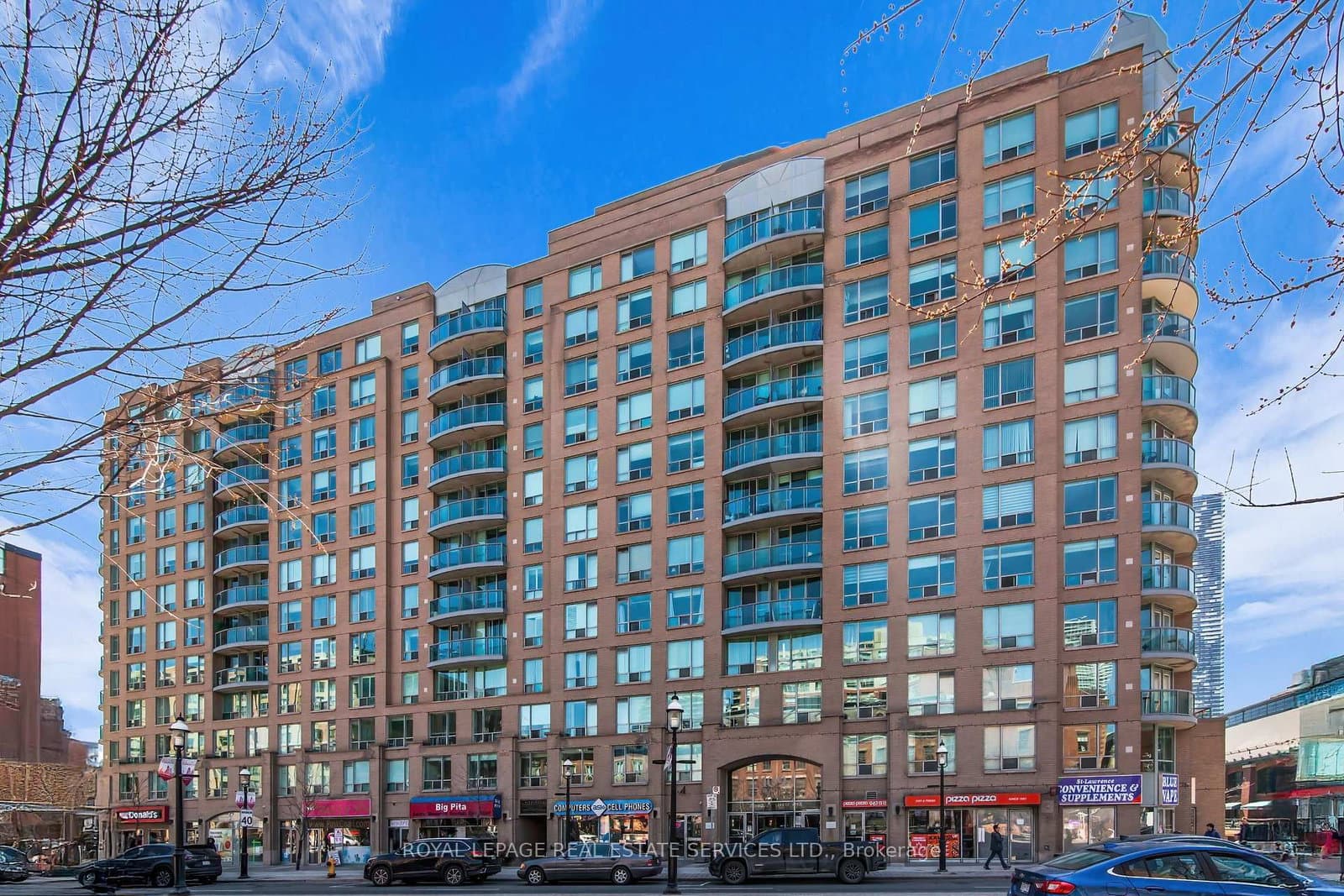 #704 - 109 Front Street E