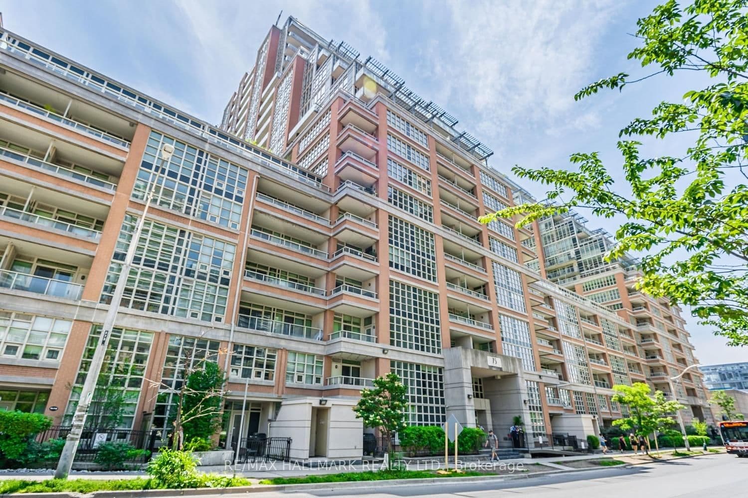#1004 - 75 East Liberty Street