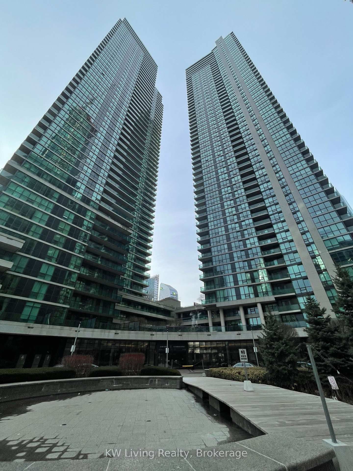 #705 - 33 Bay Street