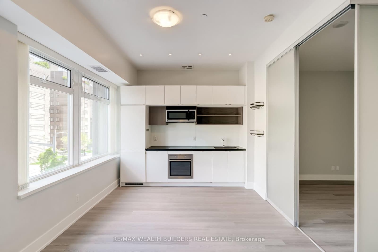#328 - 111 St Clair Avenue W