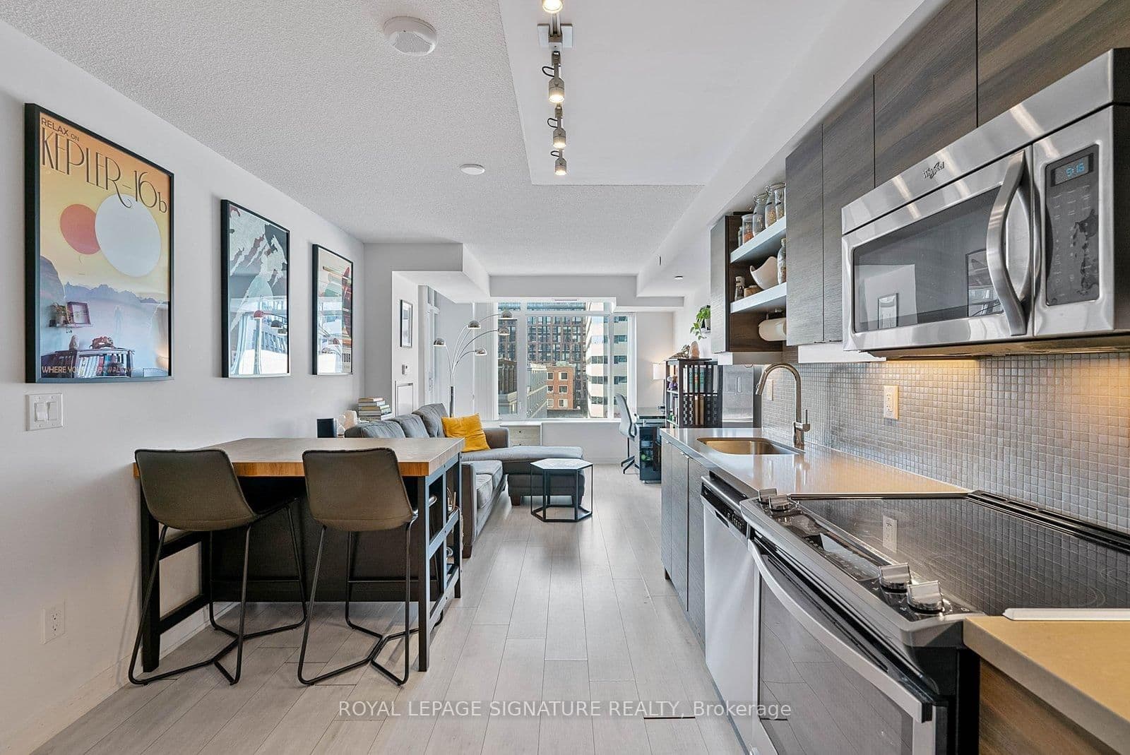 #710 - 525 Adelaide Street W