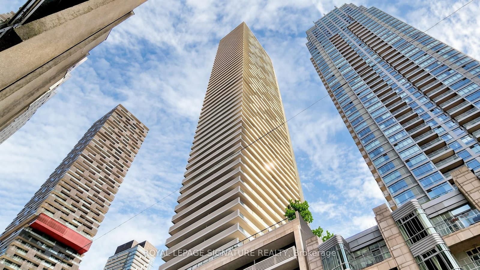 #1011 - 2221 Yonge Street