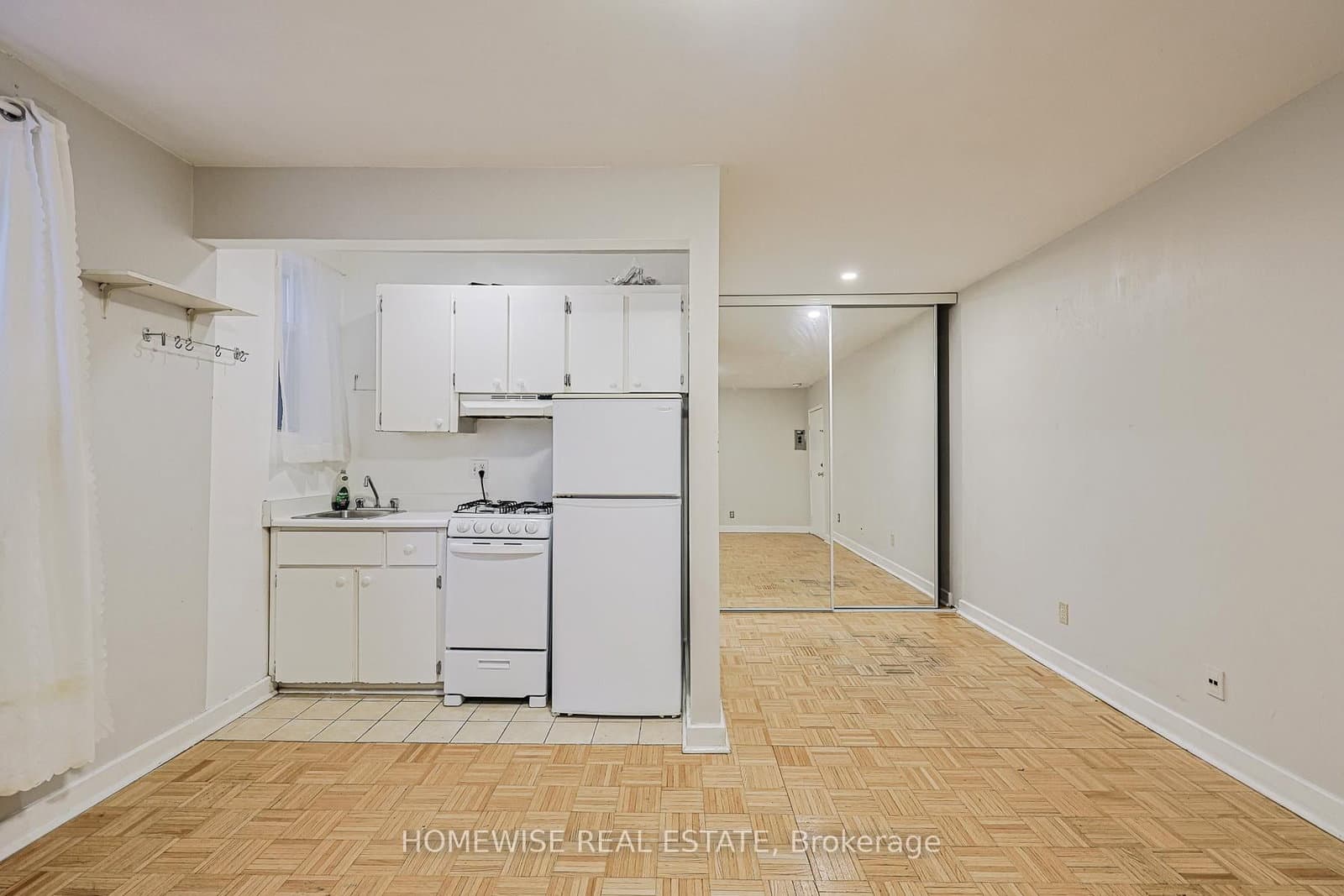 #106 - 33 Maitland Street