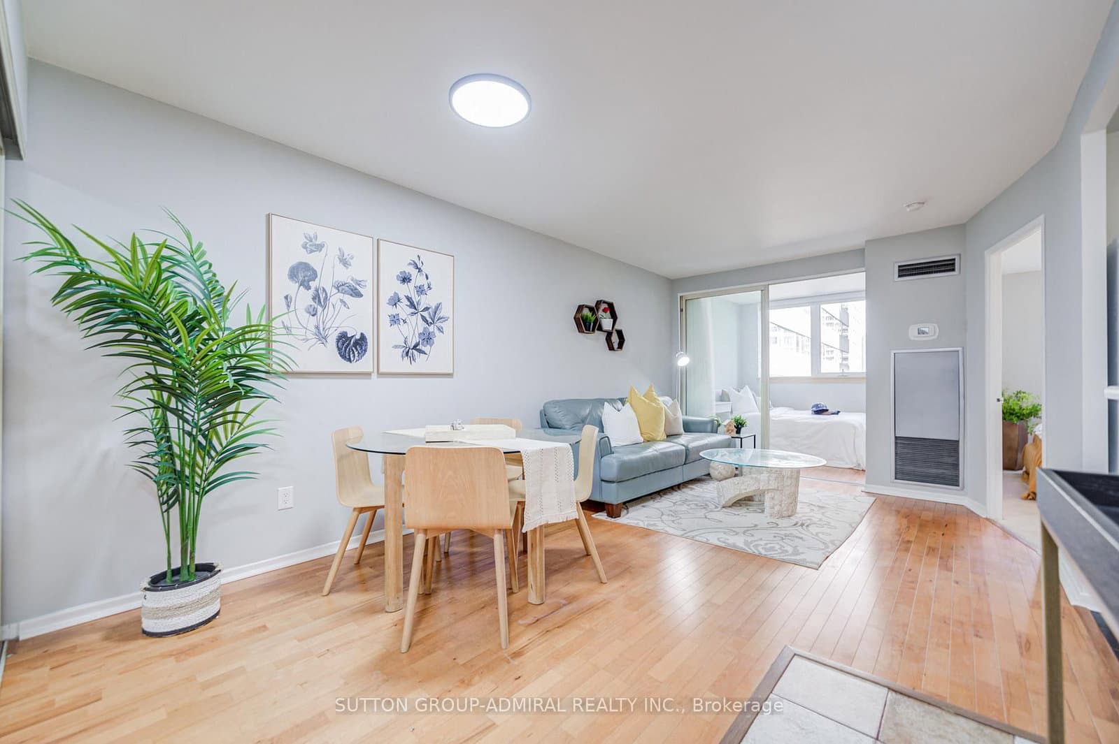 #716 - 1055 Bay Street