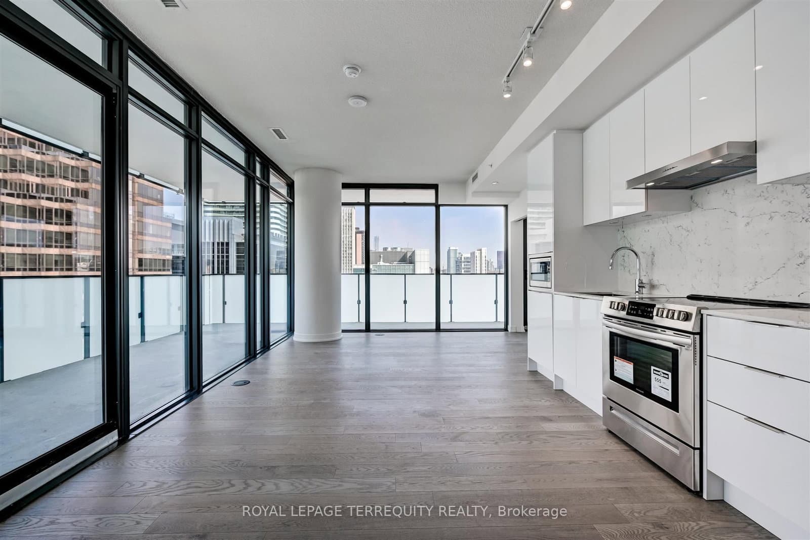 25 Richmond Street E, Unit 2911