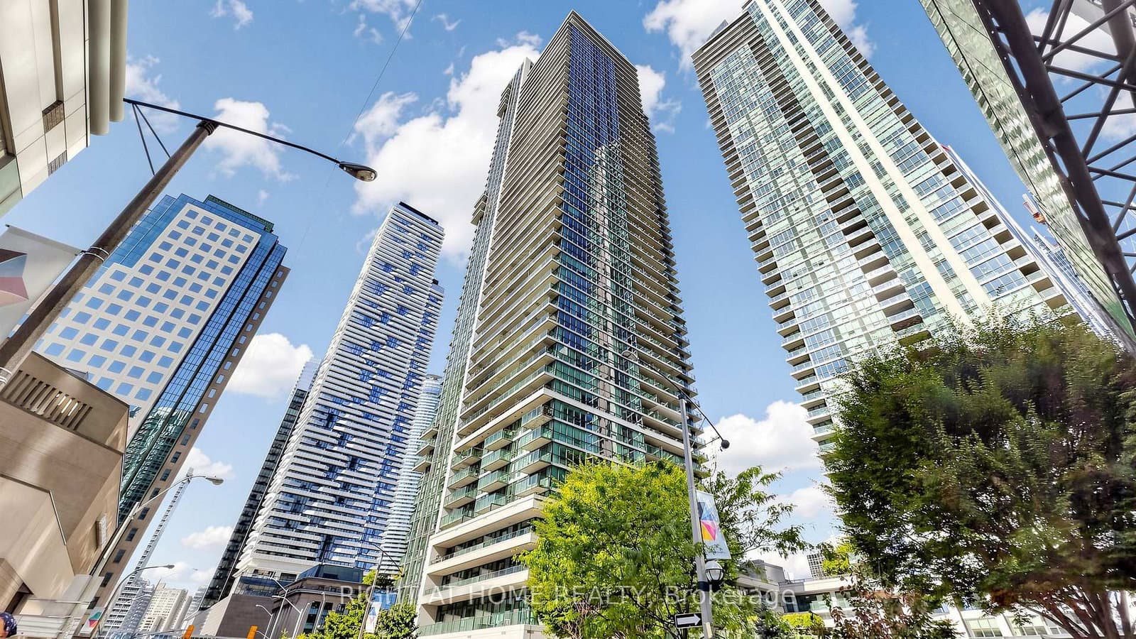 #609 - 33 Bay Street