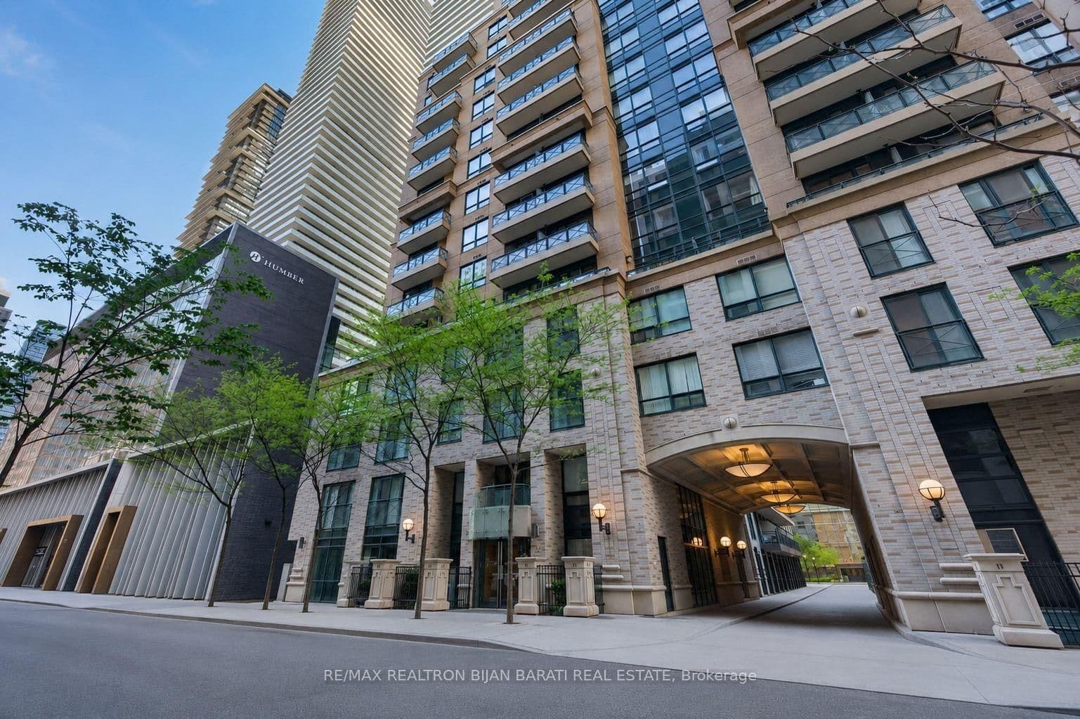 #618 - 35 Hayden Street