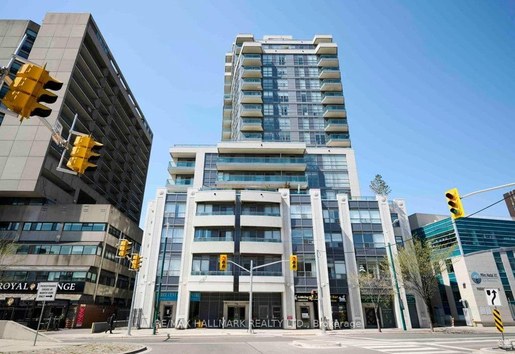 #810 - 736 Spadina Avenue