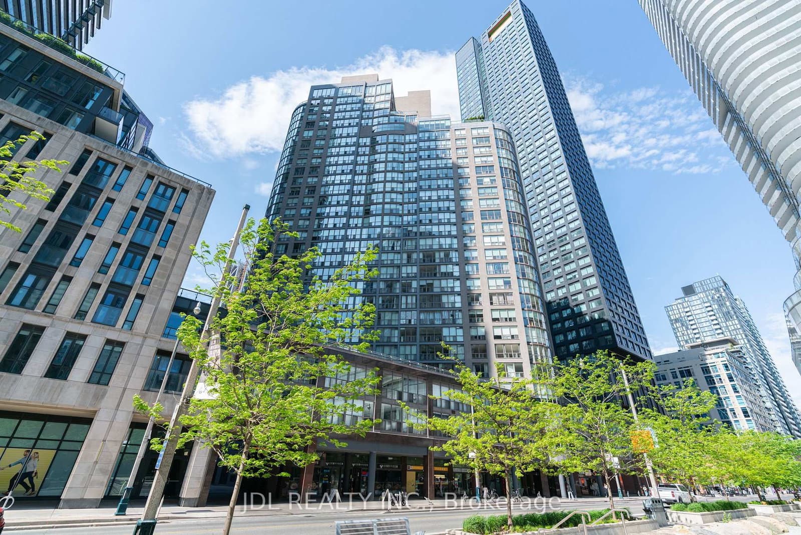 #407 - 24 Wellesley Street W