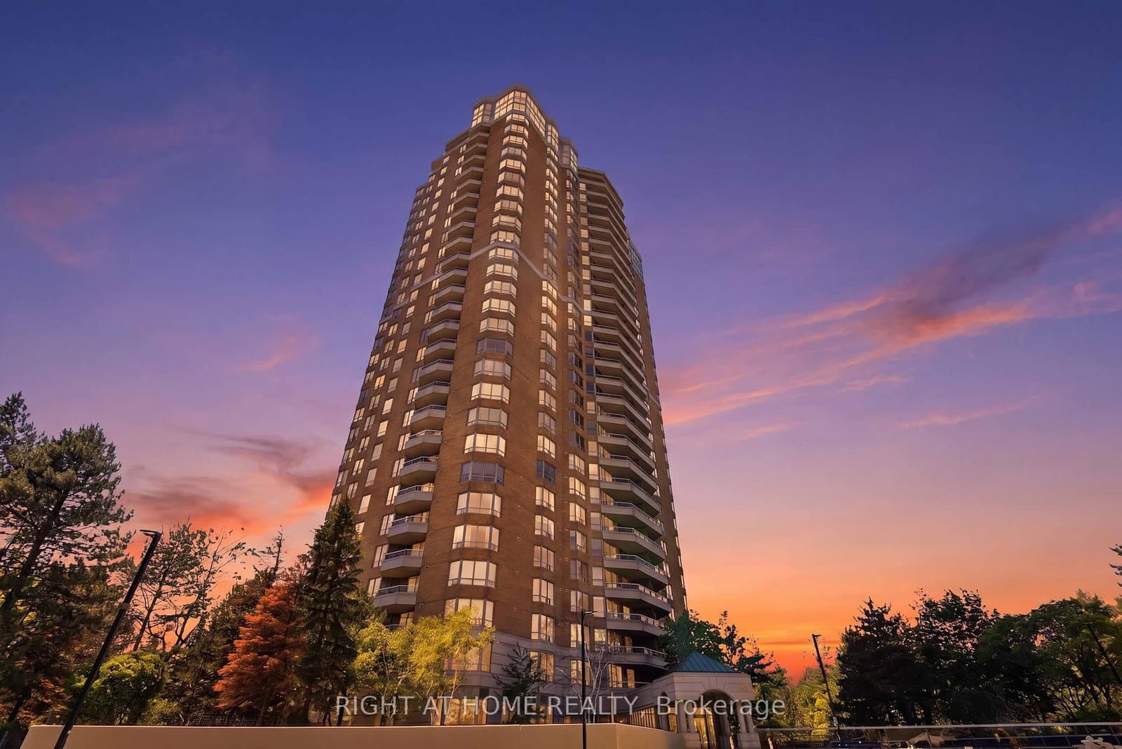 #609 - 89 Skymark Drive