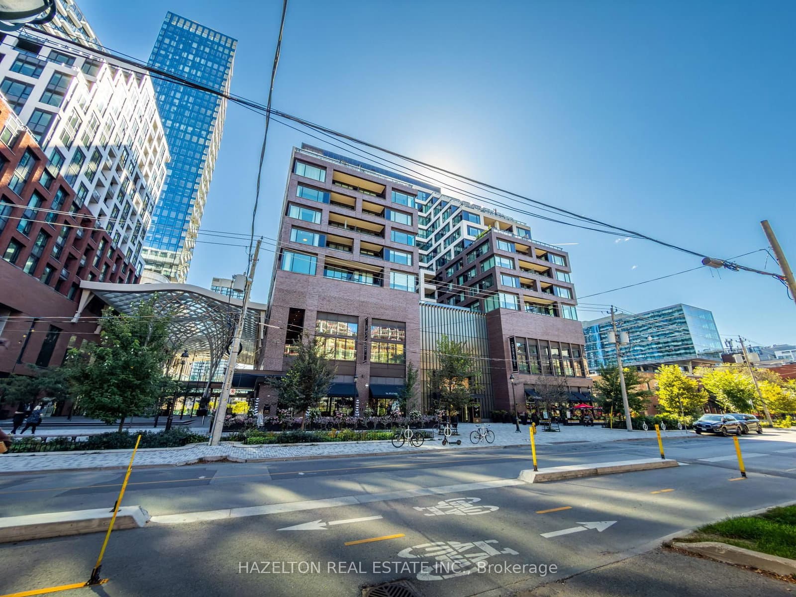 #301 - 455 Wellington Street W
