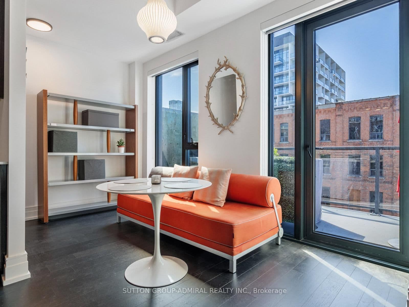 #410 - 90 Niagara Street