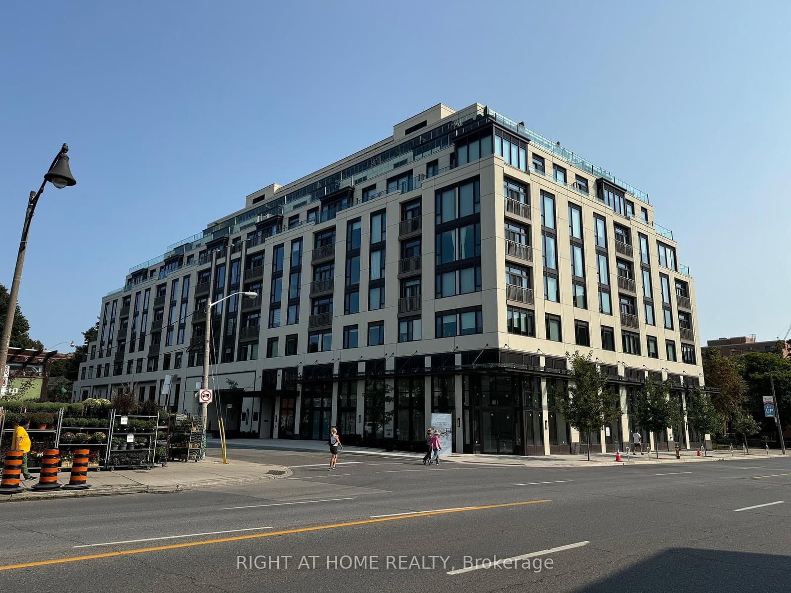 #324 - 3 Strathgowan Avenue