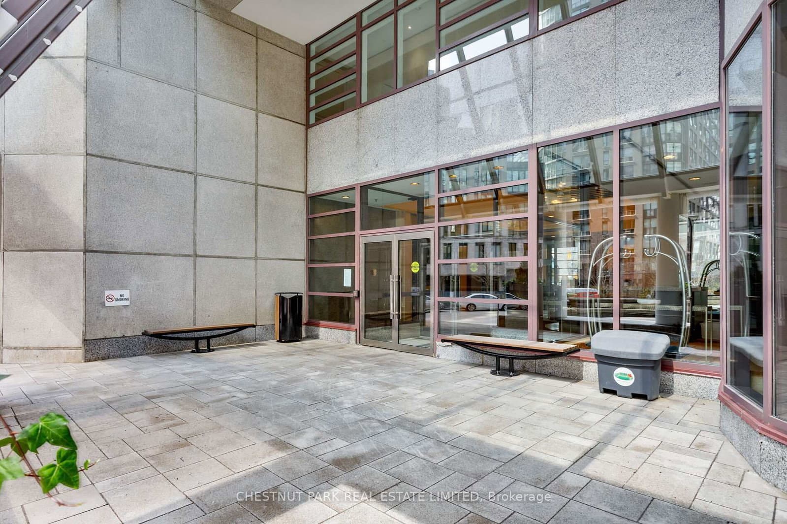 #1408 - 1001 Bay Street