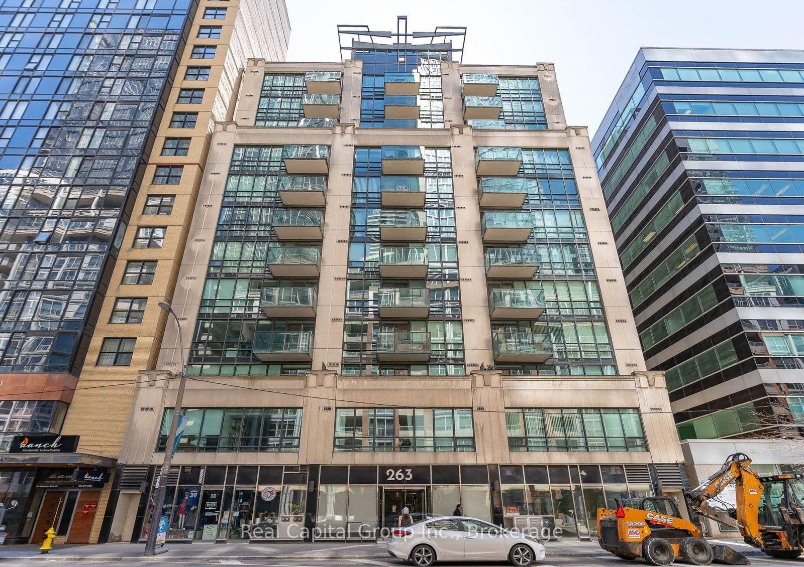 #703 - 263 Wellington Street W
