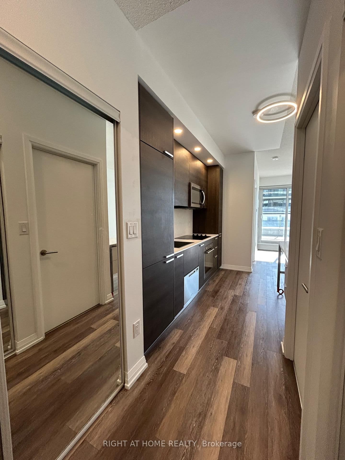 #308 - 75 Canterbury Place