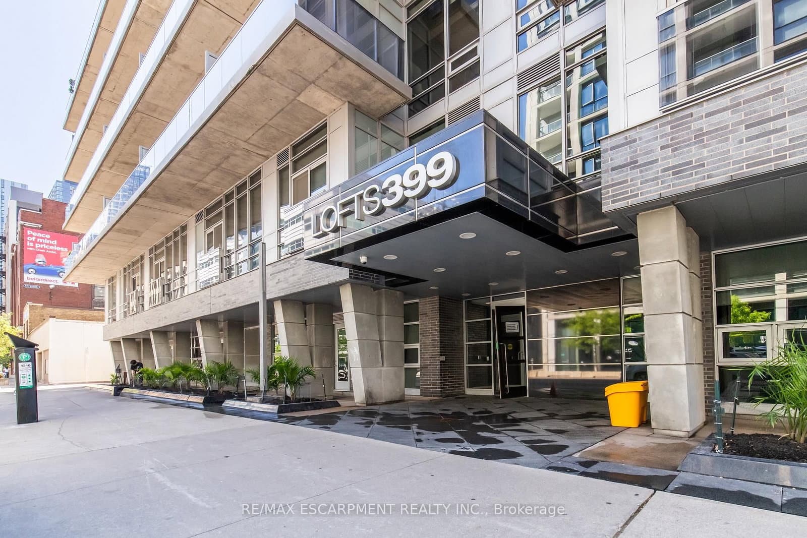 #806 - 399 Adelaide Street W
