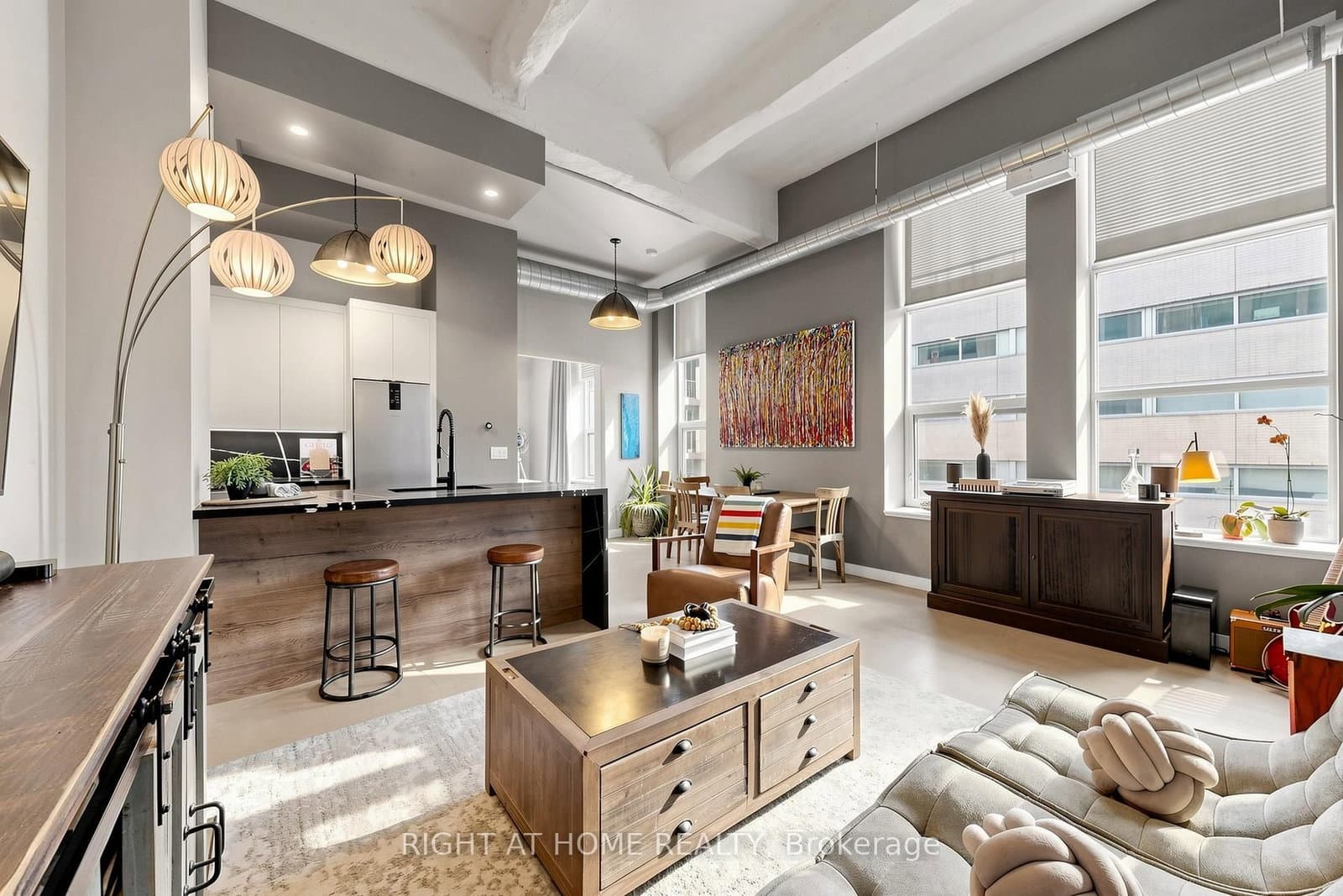 #305 - 135 Dalhousie Street