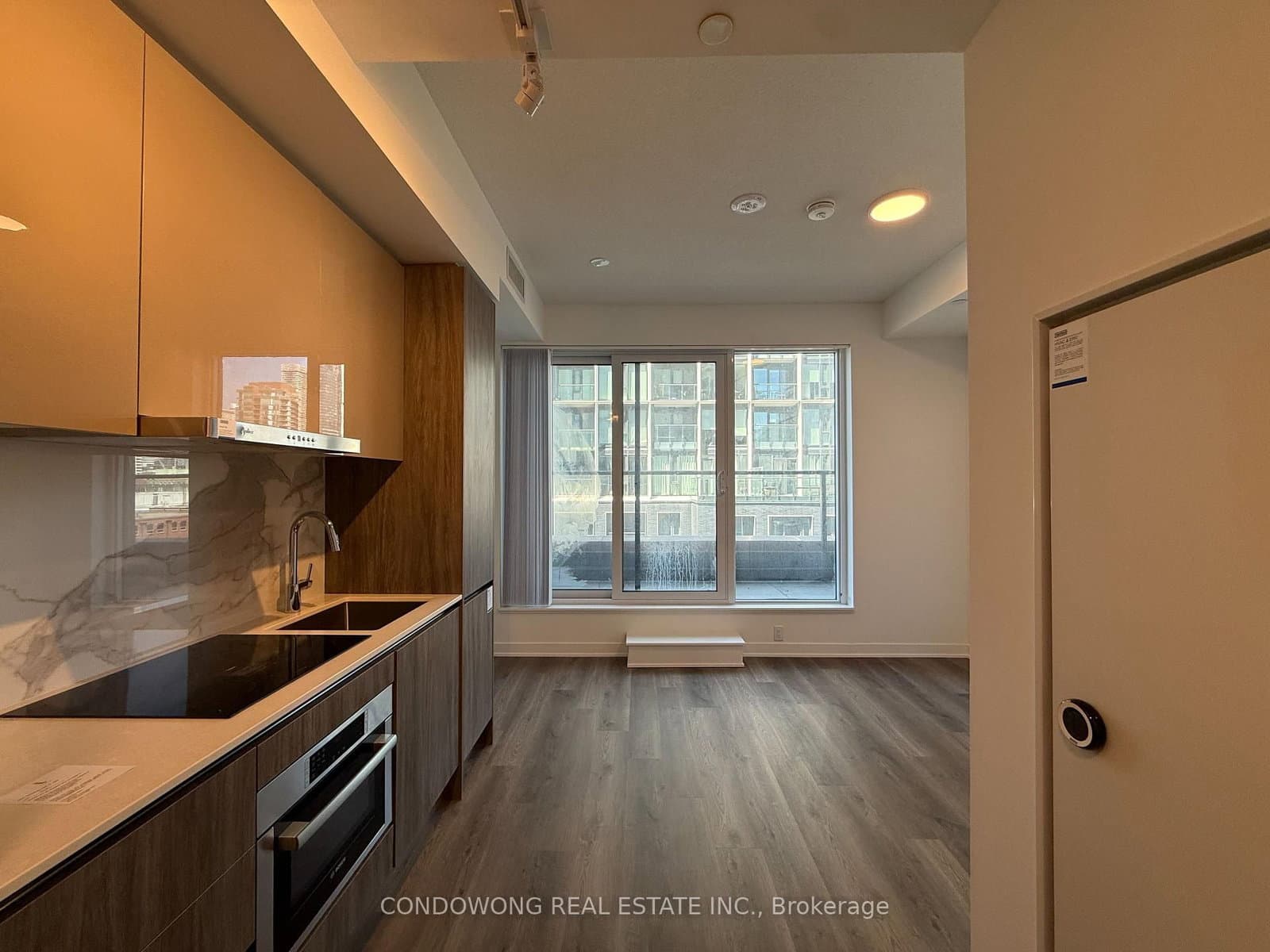 #1110 - 180 Front Street E