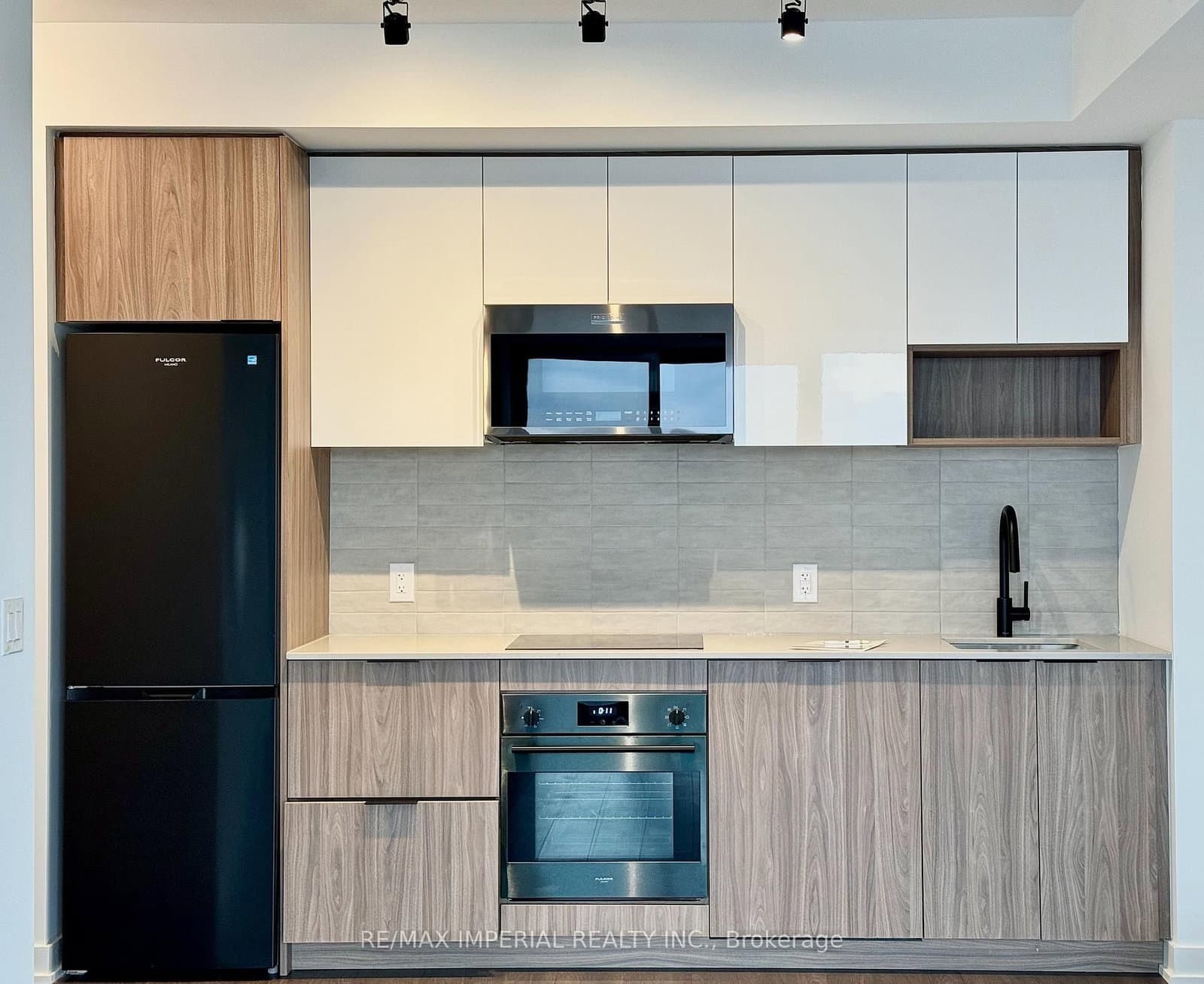 5 DEFRIES Street, Unit 1512