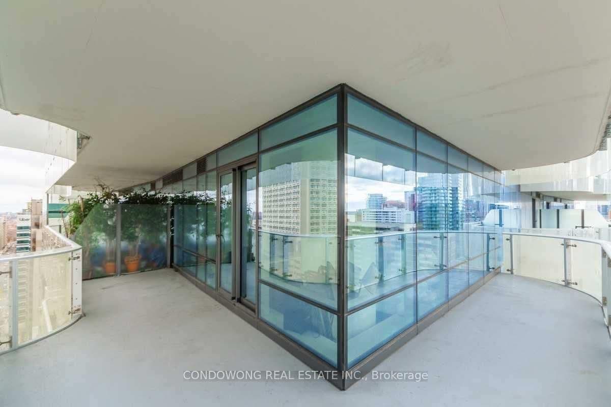 1 Bloor Street E, Unit 1710