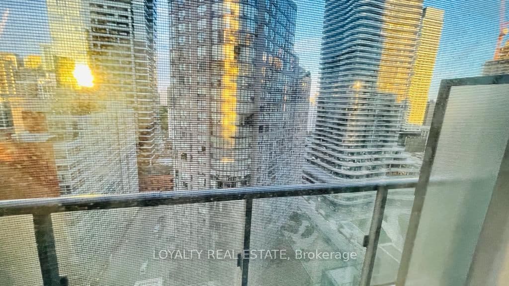 955 Bay Street, Unit 1818