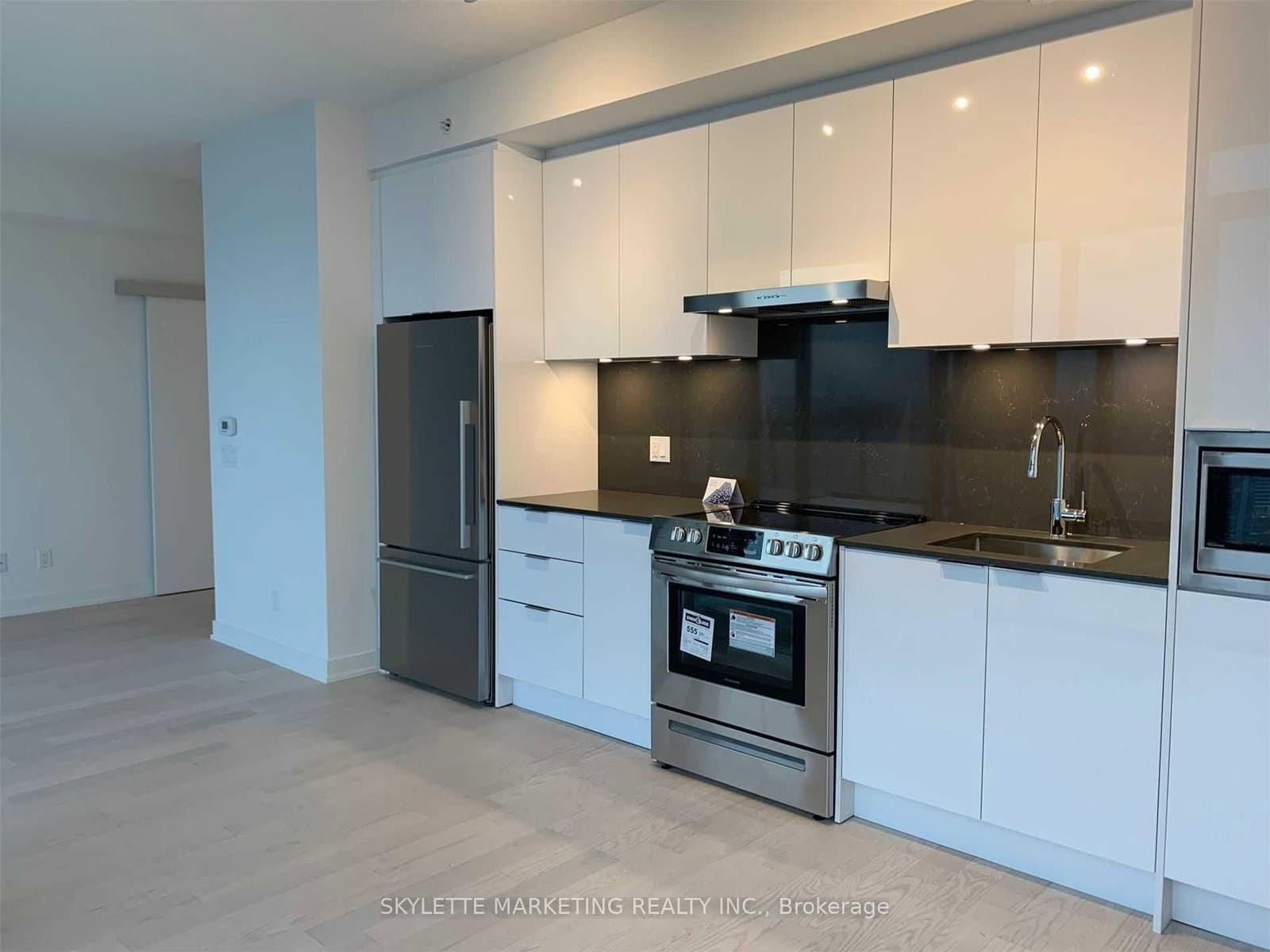 25 Richmond Street, Unit 3016