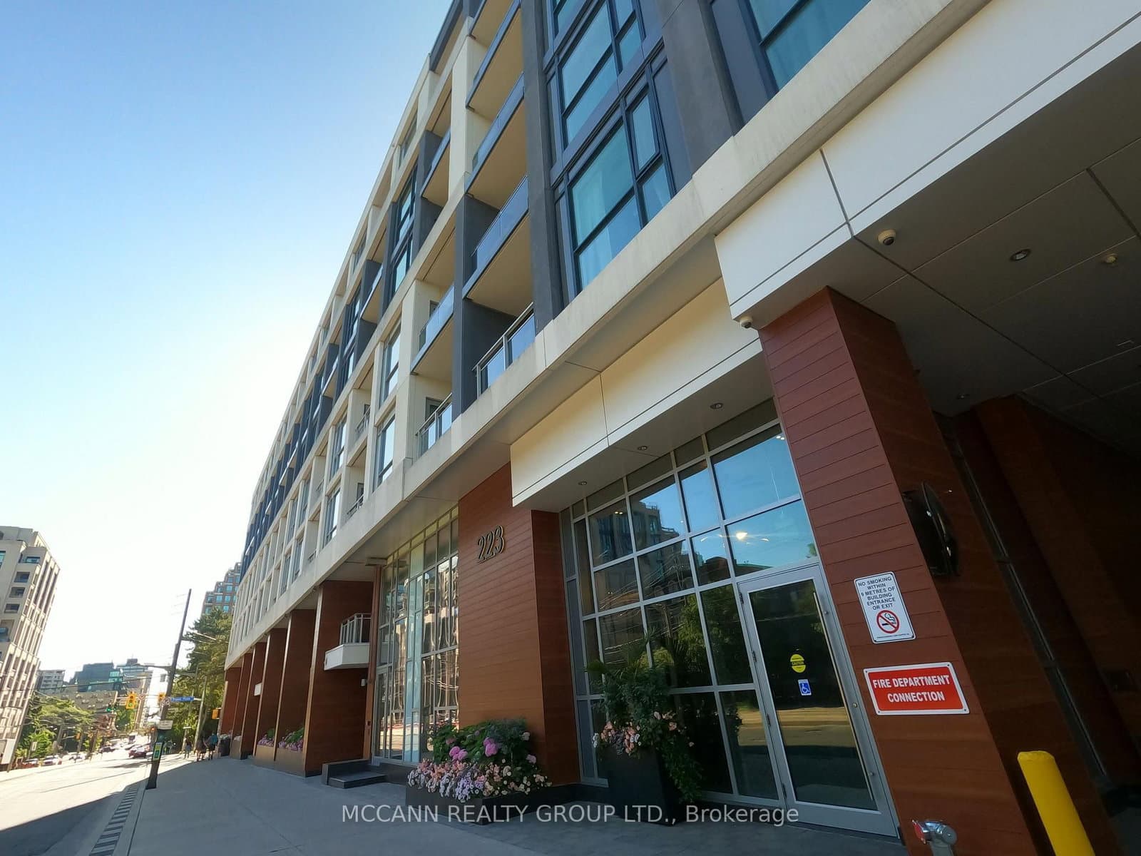223 St Clair Avenue W, Unit 704