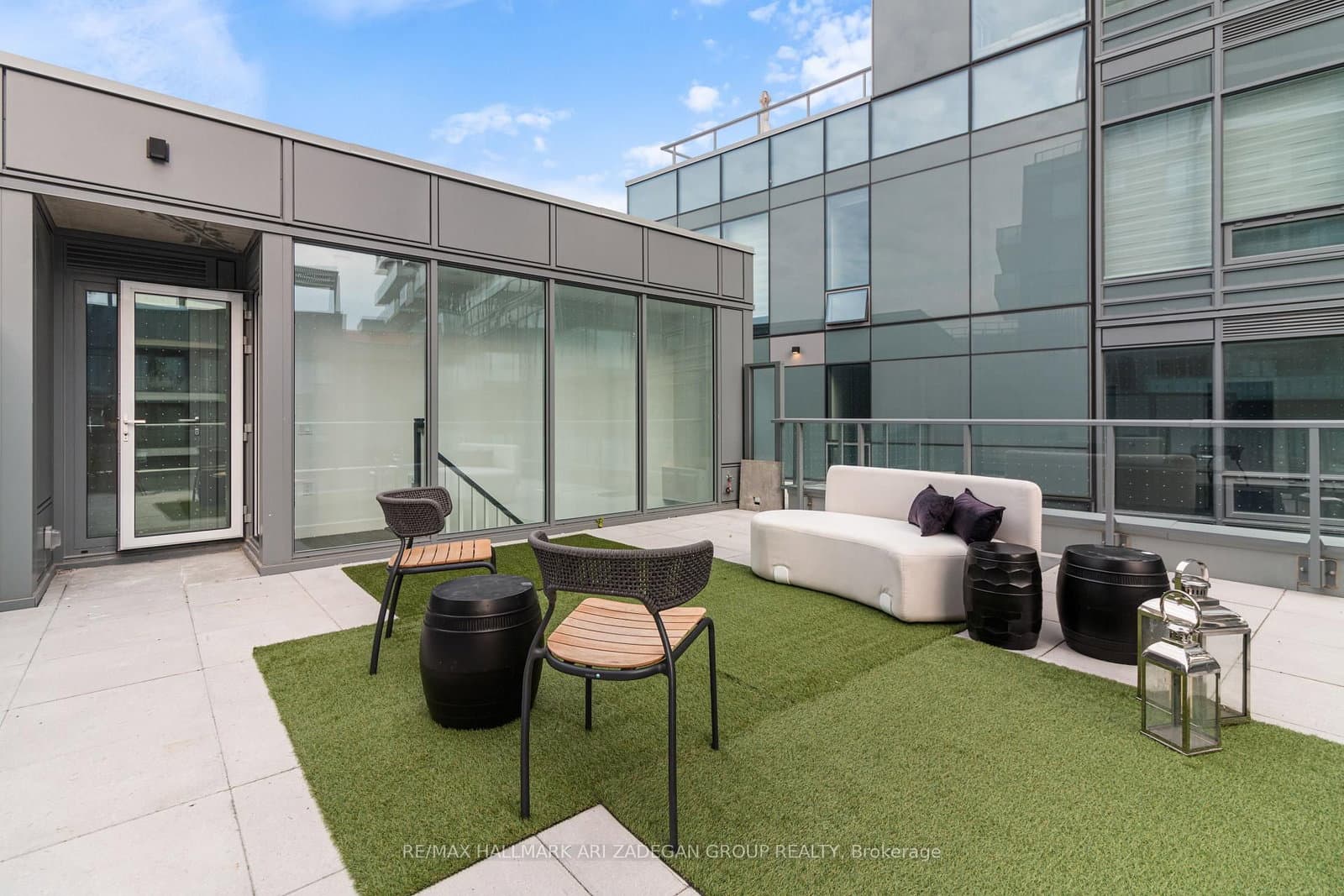 8 Olympic Gdn Drive, Unit S607